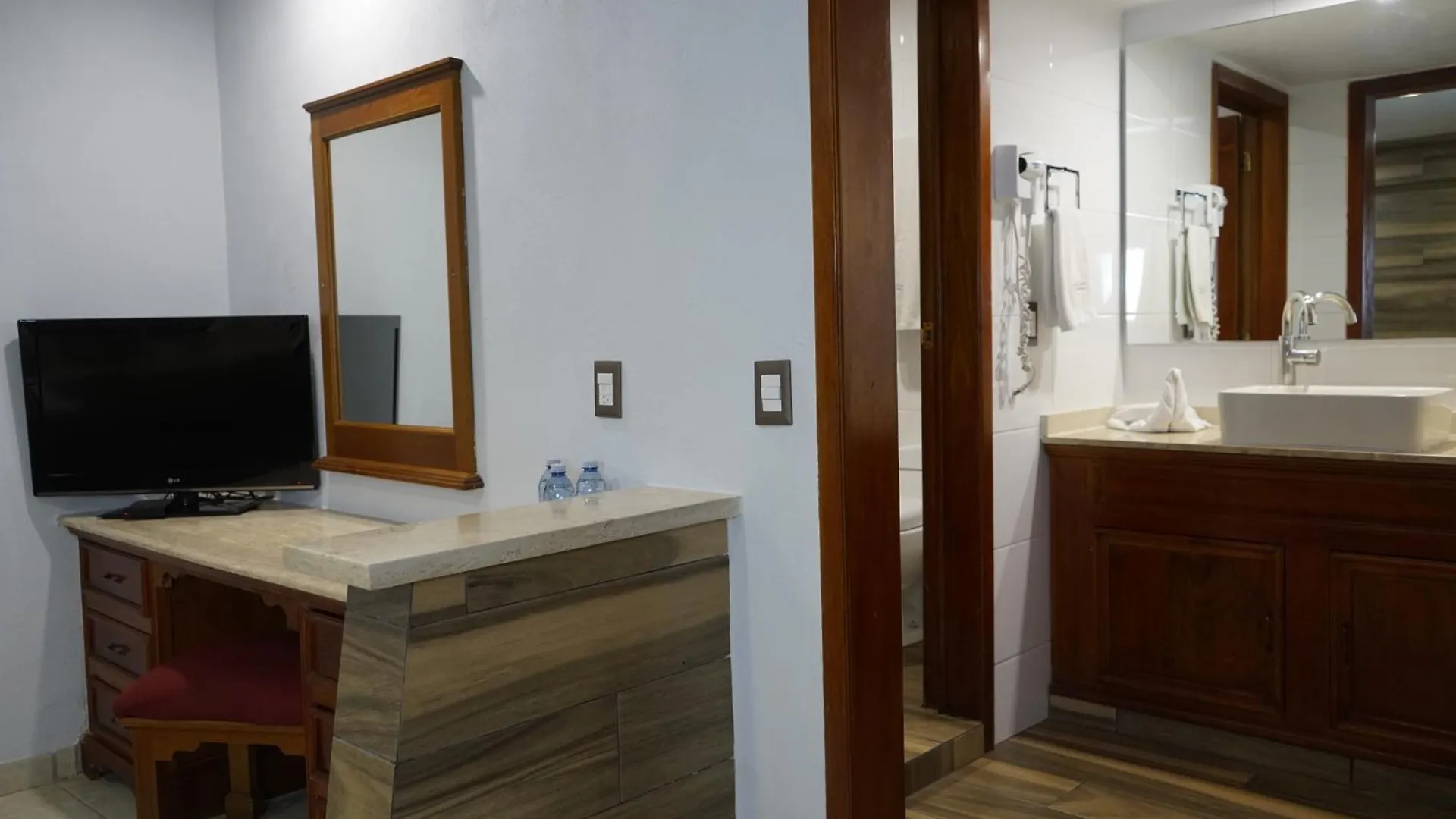 Hotel Santiago De Compostela - Guadalajara Centro Historico 4*,  Mexiko
