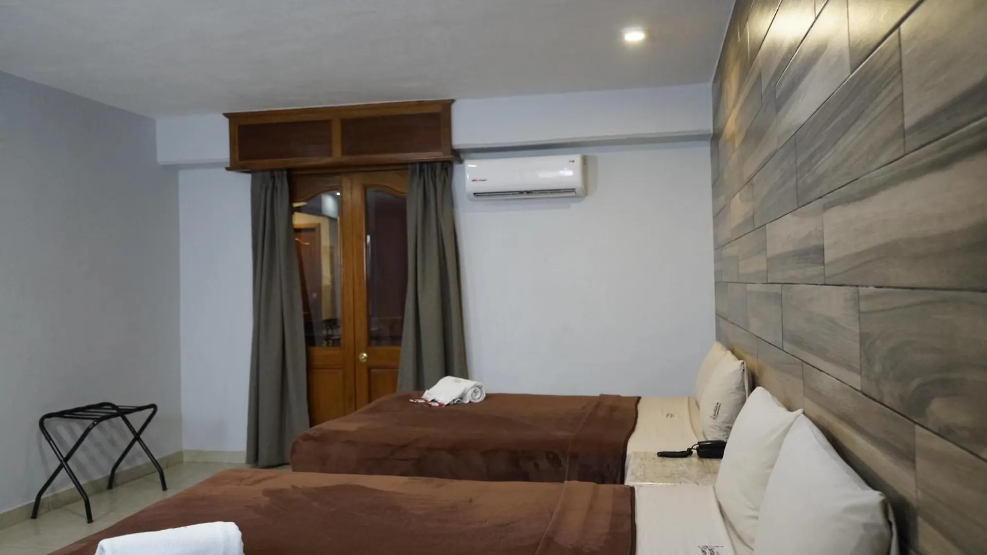 Hotel Santiago De Compostela - Guadalajara Centro Historico